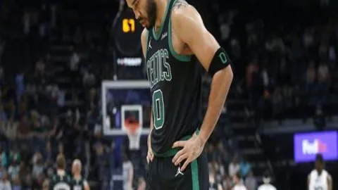 梦随舞台起，青春影不离，岁岁少年心